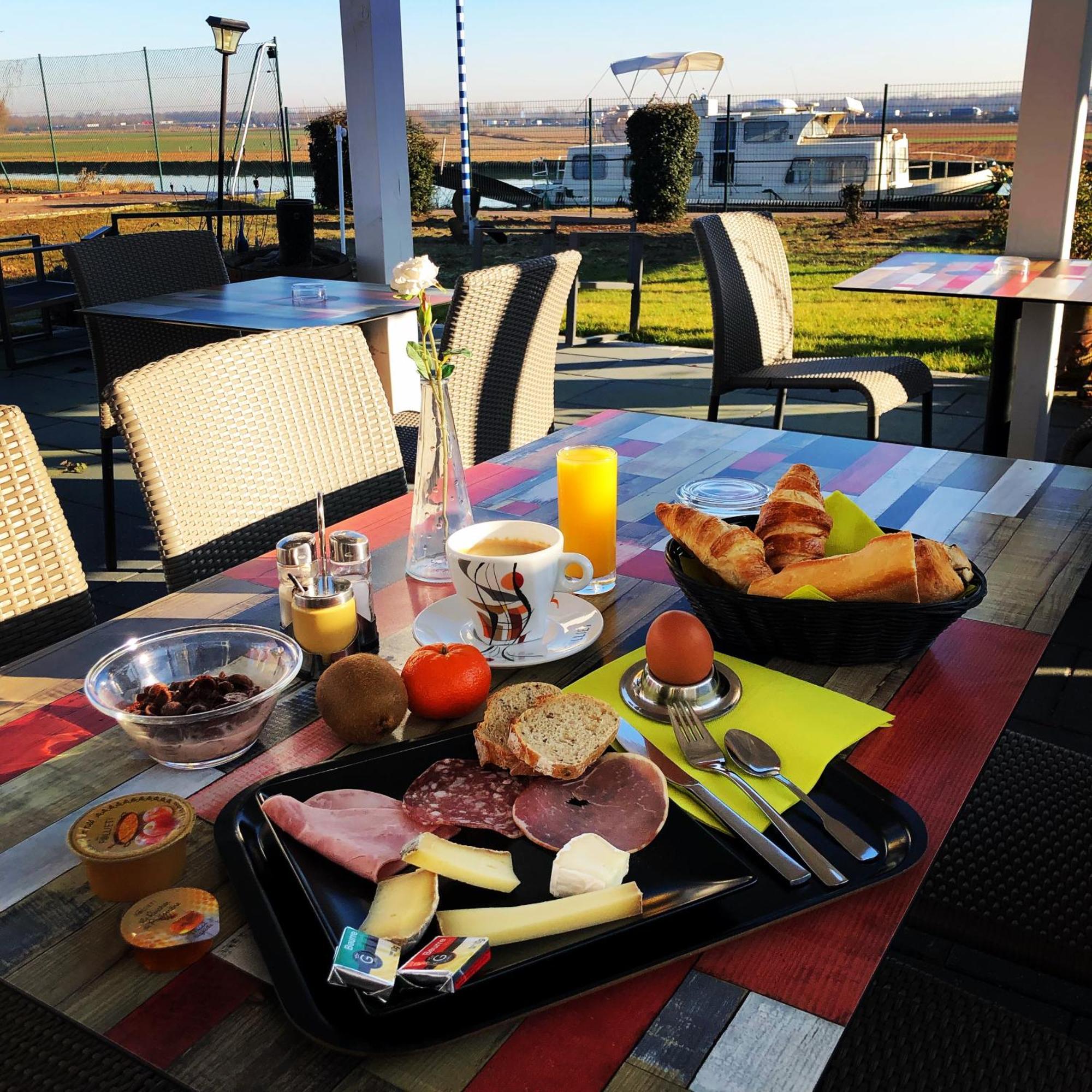 Hotel Restaurant Argos, Strasbourg Nord Венденайм Экстерьер фото